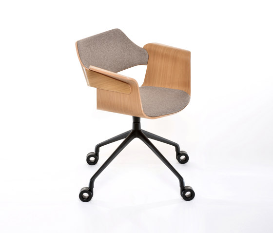 Flagship Armchair with swivel base and castors | Sillas | PlyDesign
