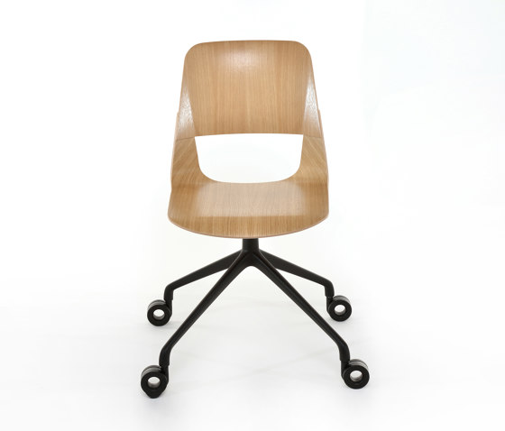 Frigate Chair with swivel base and castors | Chaises | PlyDesign
