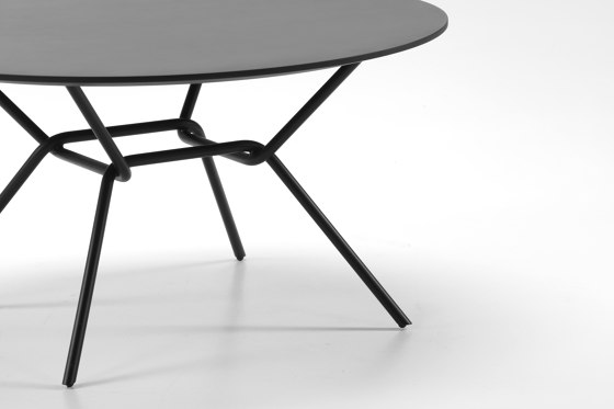 Strain table basse outdoor | Tables basses | Prostoria
