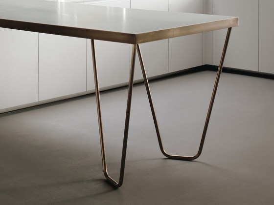 Thick Snack Table | Tables hautes | Rossana