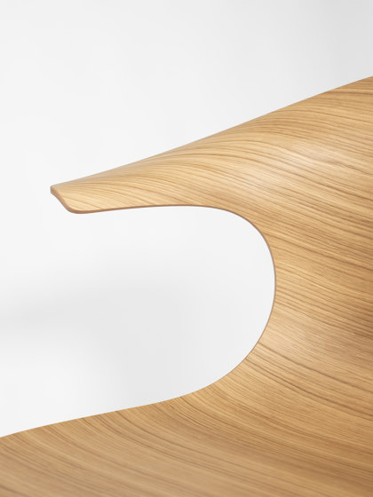 Loop 3D Wood Sled | Chaises | Infiniti