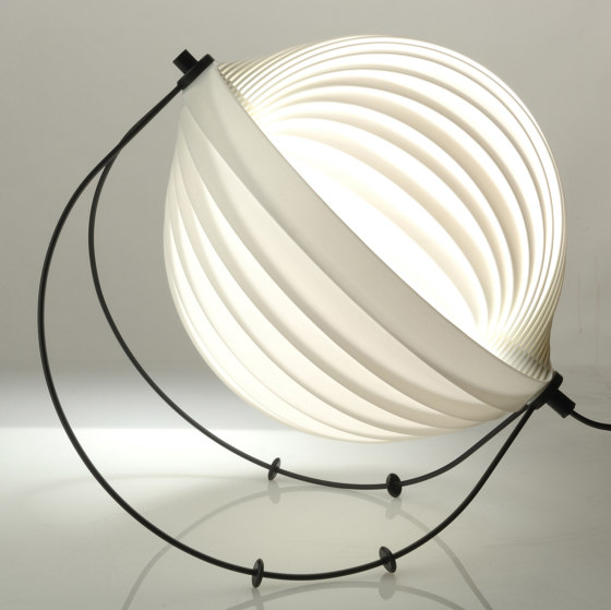 Eclipse Floor lamp | Lámparas de suelo | Objekto