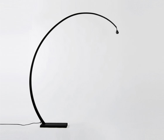 Nuala floor Lamp - Black | Free-standing lights | Objekto