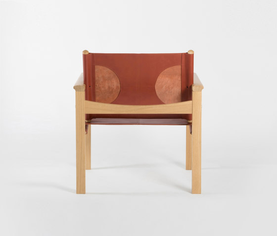 PegLev Armchair - Oak/Terracotta | Armchairs | Objekto