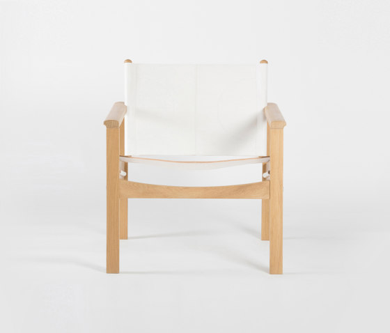 PegLev Armchair - Oak/White | Armchairs | Objekto