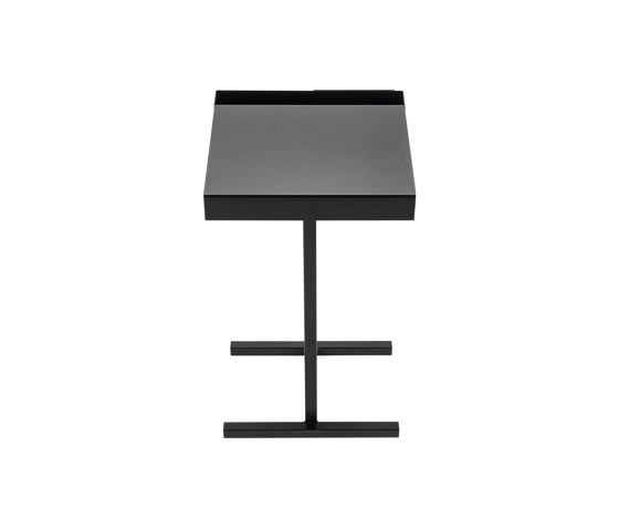 Station | Side Table, jet black RAL 9005 | Mesas auxiliares | Magazin®