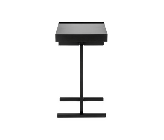 Station | Side Table, jet black RAL 9005 | Mesas auxiliares | Magazin®