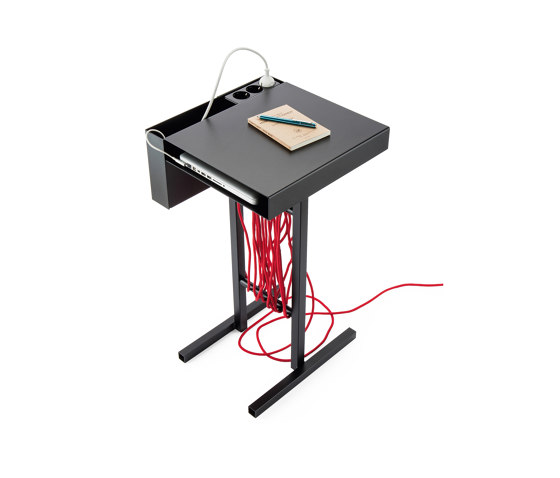 Station | Side Table, jet black RAL 9005 | Tables d'appoint | Magazin®