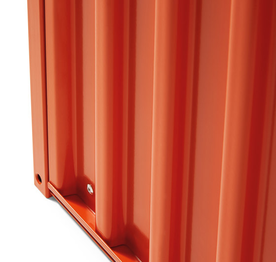 DS | Container - red orange RAL 2001 | Credenze | Magazin®