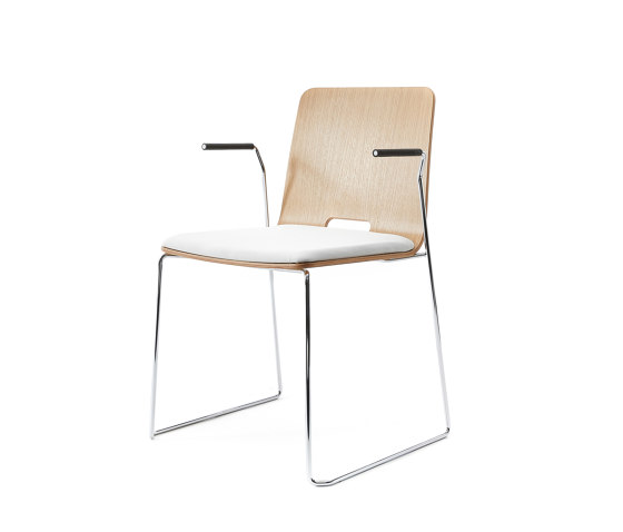sitting smartKA | Skid chair with integrated armrests | Sedie | lento