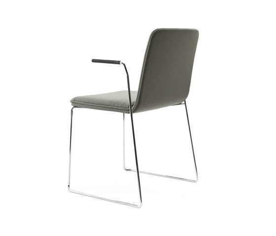 sitting smartKA | Kufenstuhl mit integrierten Armlehnen | Stühle | lento