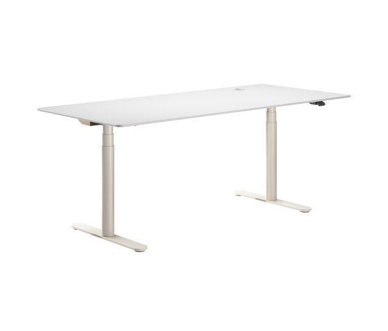 HiLow 2 | Height-adjustable work desks | Contract tables | Montana Furniture