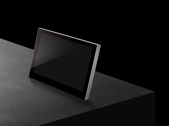 DB2 | Flat screens | Arthur Holm