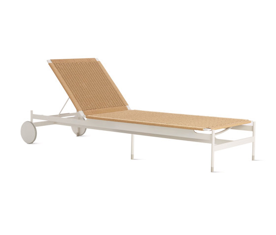 Sommer Adjustable Chaise | Bains de soleil | Design Within Reach
