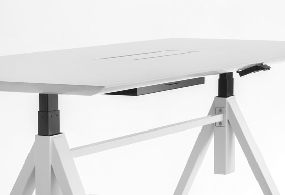Arki - Table Adjustable | Tables collectivités | PEDRALI