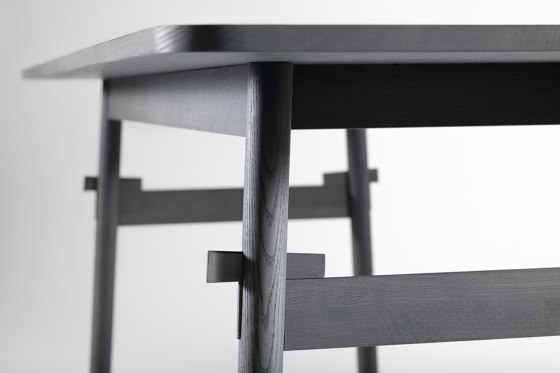 Taut | Dining tables | Zeitraum