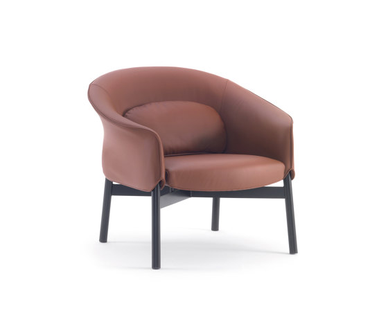 Gloria Armchair - Low Backrest Leather Version with small back cushion | Sillones | ARFLEX