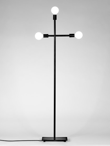 Essentials Standing Lamp Black | Lampade piantana | Serax