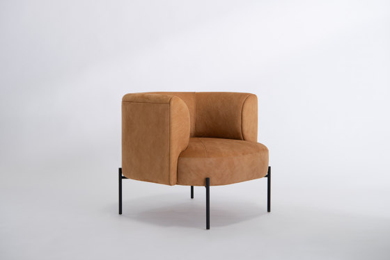 Capper Lounge Chair - with Metal Base | Armchairs | Phase Design