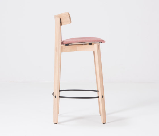 Nora | bar chair | Main Line Flax | Bar stools | Gazzda