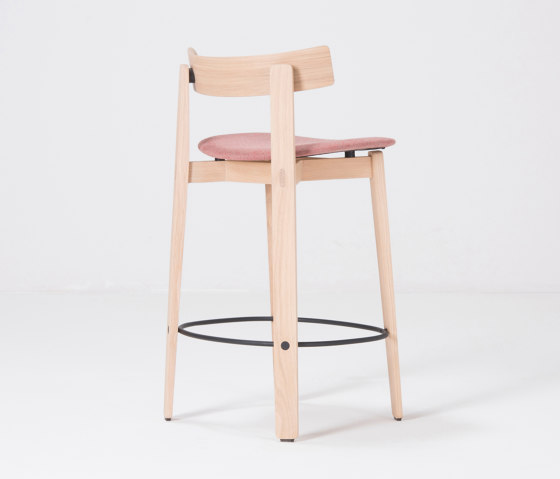 Nora | bar chair | Main Line Flax | Bar stools | Gazzda