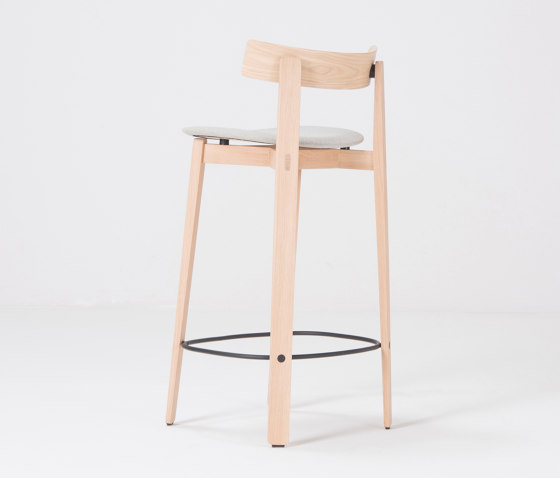 Nora | bar chair | Bar stools | Gazzda