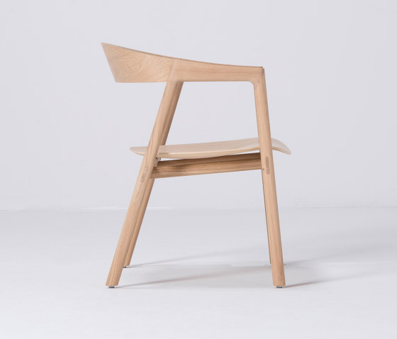 Muna | lounge chair | Seat: Oak Veneer | Sessel | Gazzda