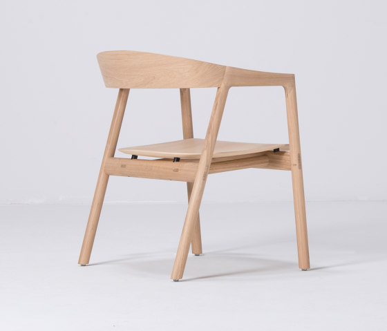 Muna | lounge chair | Seat: Oak Veneer | Sillones | Gazzda