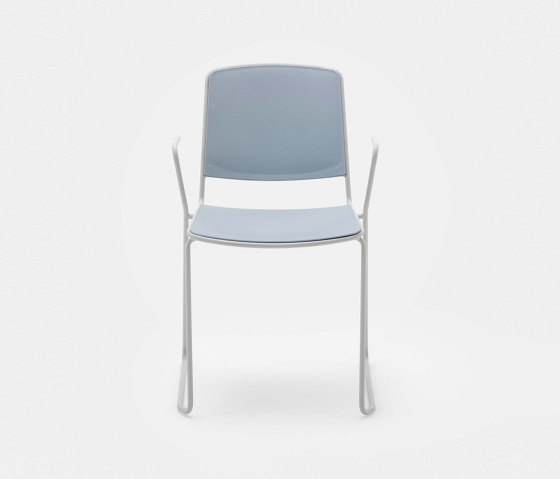 Vea sled armchair 5150 | Chairs | Mara