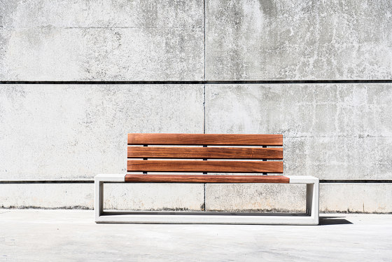 Outline Bench W/Backrest | Bancos | Sit