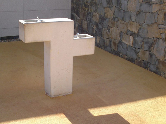 Form Inclusive Fountain | Fontaines d'eau potable | Sit
