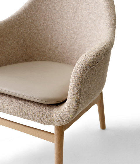 Harbour Lounge Chair | Natural Oak Base | Savanna 222 | Nuance 40782 | Armchairs | Audo Copenhagen