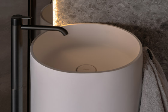 Giro Solidsurface top or wall mounted Washbasin | Lavabos | Inbani