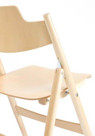 SE 18 Folding Chair | Chaises | Wilde + Spieth