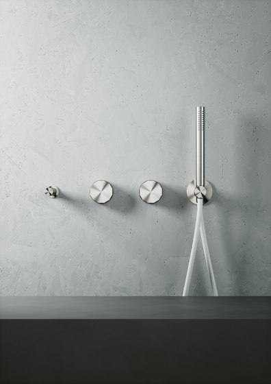 Hb | Stainless steel Wall mounted 2 hydroprogressive mixers set with hand shower and spout | Shower controls | Quadrodesign