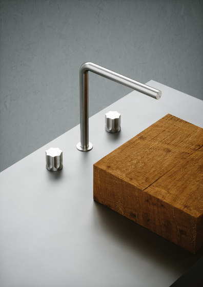 Modo | Stainless steel Set of 2 stop valves with spout | Wash basin taps | Quadrodesign