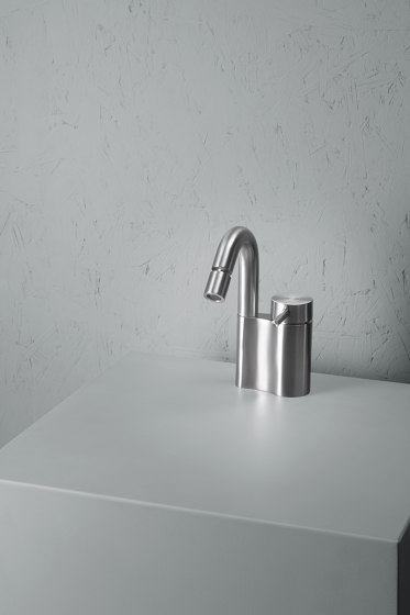 Ottavo | Stainless steel Deck mounted mixer with adjustable spout | Wash basin taps | Quadrodesign