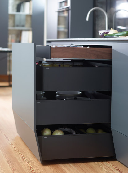 FINE Plinth drawer | Kitchen organization | Santos