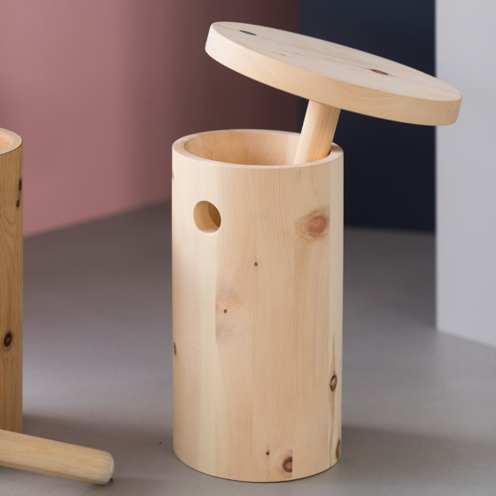 Melk-i | ergonomic stool | Stools | Georg Muehlmann