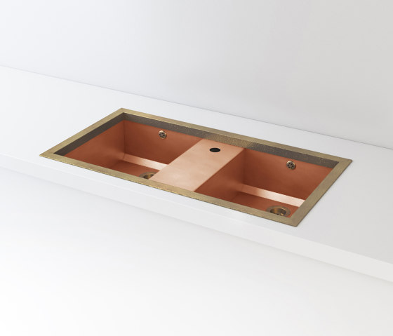 DOUBLE BOWL BURNISHED COPPER BUILT-IN SINK
LVQ069 | Kitchen sinks | Officine Gullo