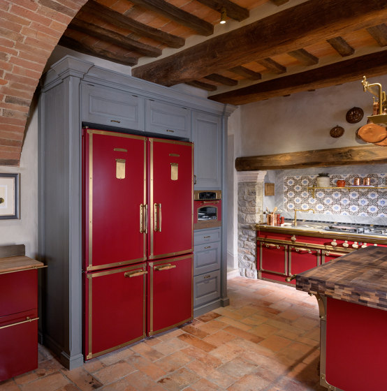 TAILOR MADE KITCHENS | CHIANTI RED & BURNISHED BRASS KITCHEN | Cuisines équipées | Officine Gullo