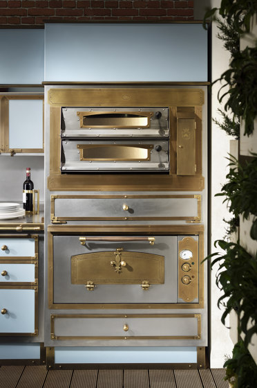 TAILOR MADE KITCHENS | PACIFIC LIGHT BLUE AND BURNISHED BRASS KITCHEN | Fitted kitchens | Officine Gullo