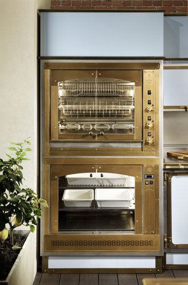 TAILOR MADE KITCHENS | PACIFIC LIGHT BLUE AND BURNISHED BRASS KITCHEN | Cuisines équipées | Officine Gullo