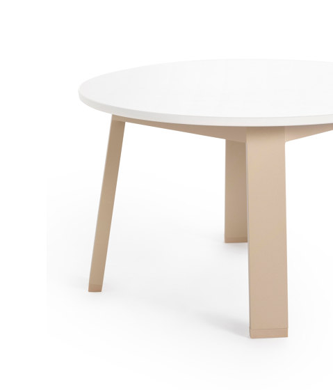 Timeless Runder Tisch Liegestuhl | Couchtische | GANDIABLASCO