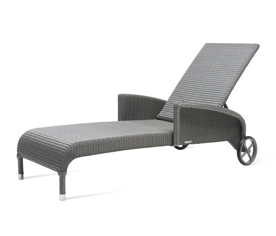 Outdoor Lloyd Loom Dovile sunlounger with arms | Lettini giardino | Vincent Sheppard