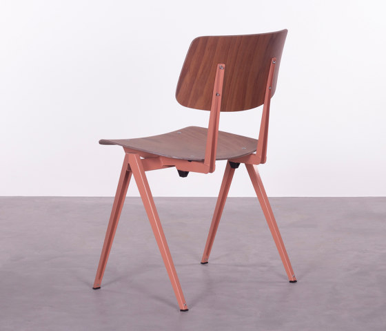Galvantias chair S.21 Stackable | Sedie | De Machinekamer Galvanitas
