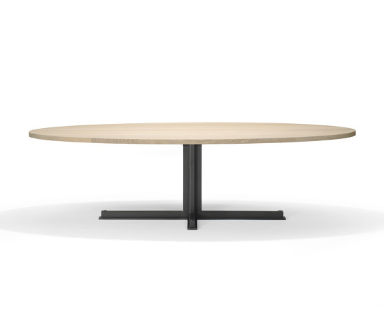 Cross Oval Dining Table | Dining tables | QLiv