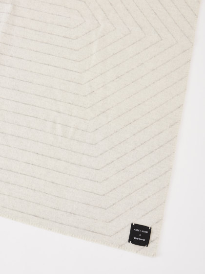 Pinstripe Throw White | Decken | Made by Hand