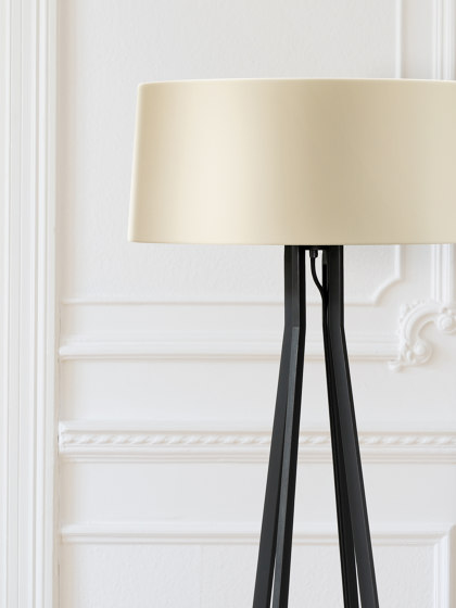 No. 47 Floor Lamp Shiny Matt- Tan Gold - Fenix NTM® | Lampade piantana | BALADA & CO.