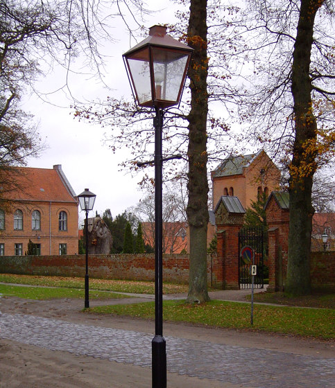 SORØ ACADEMY pole | Lampade outdoor su pavimento | Okholm Lighting